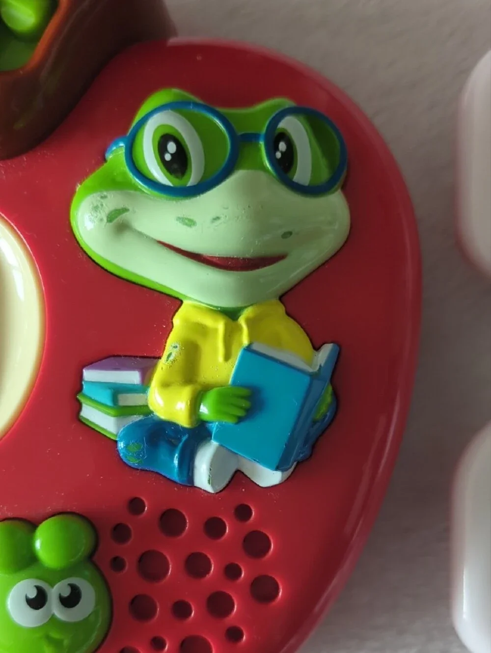 LeapFrog Tad's Fridge Phonics Alphabet Learning Toy (Red/Green)
